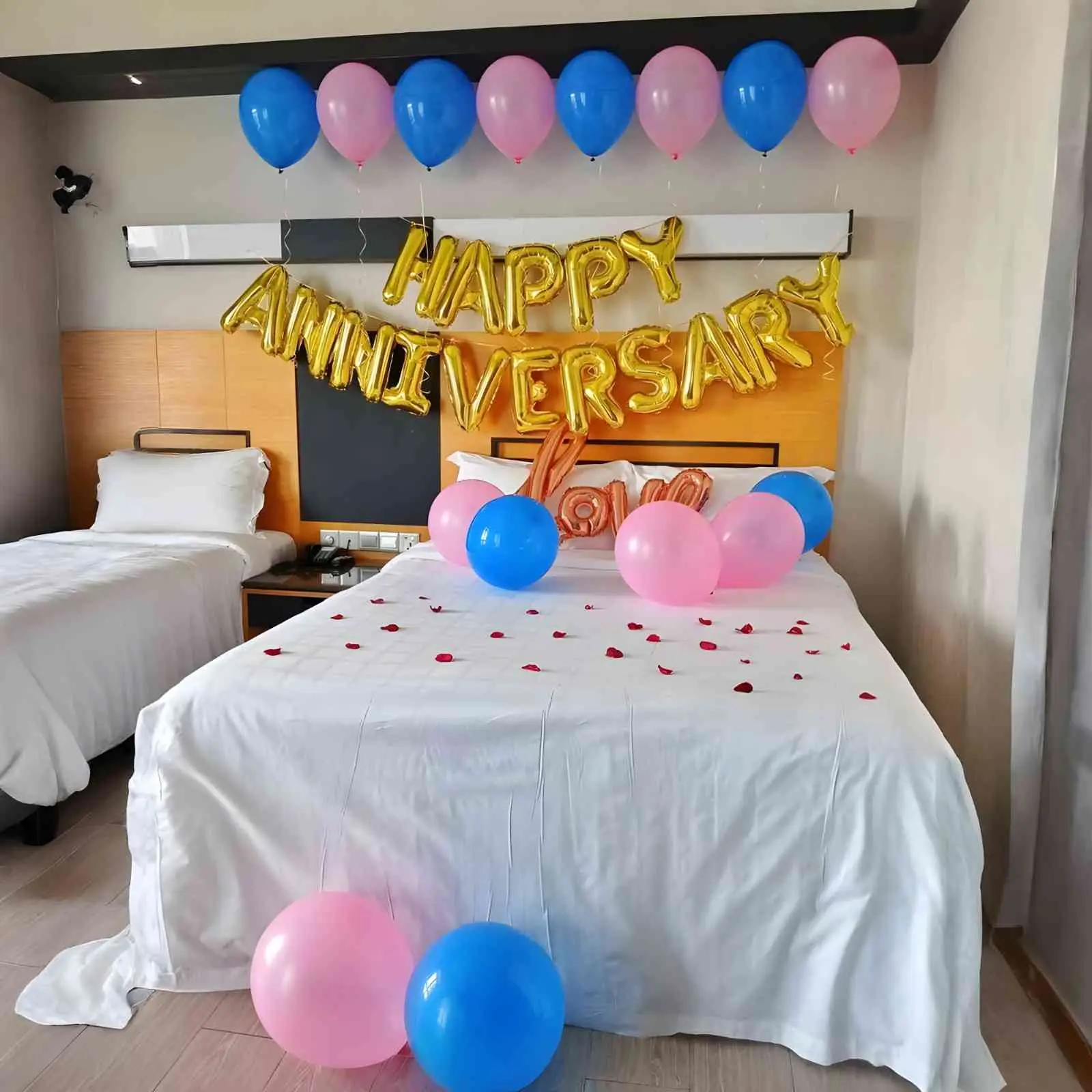 Charming Anniversary Balloon Decor