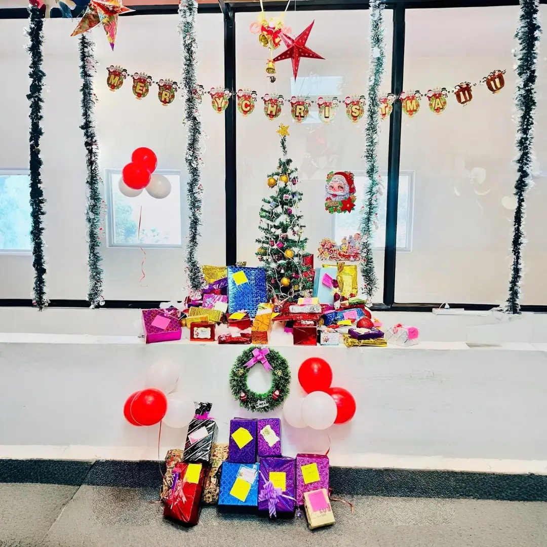 Stylish Office Decoration for Christmas