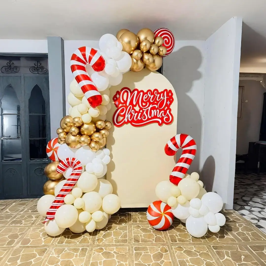 Simple Merry Christmas Balloon Decor