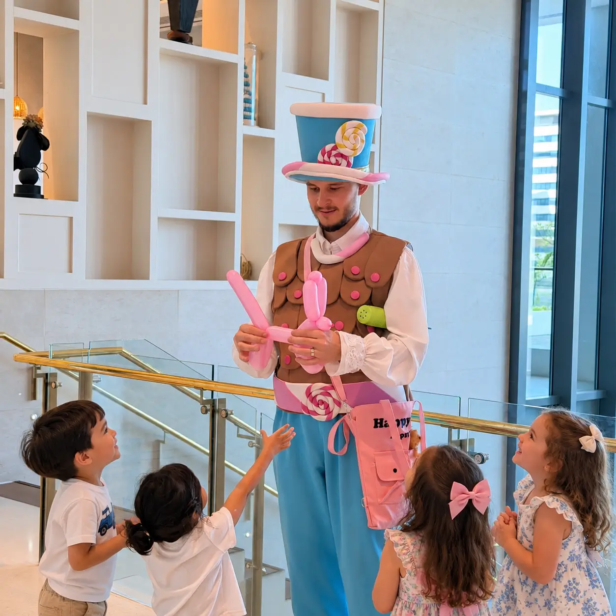 Balloon Sculptor Artist for Kids Birthday in Dubai