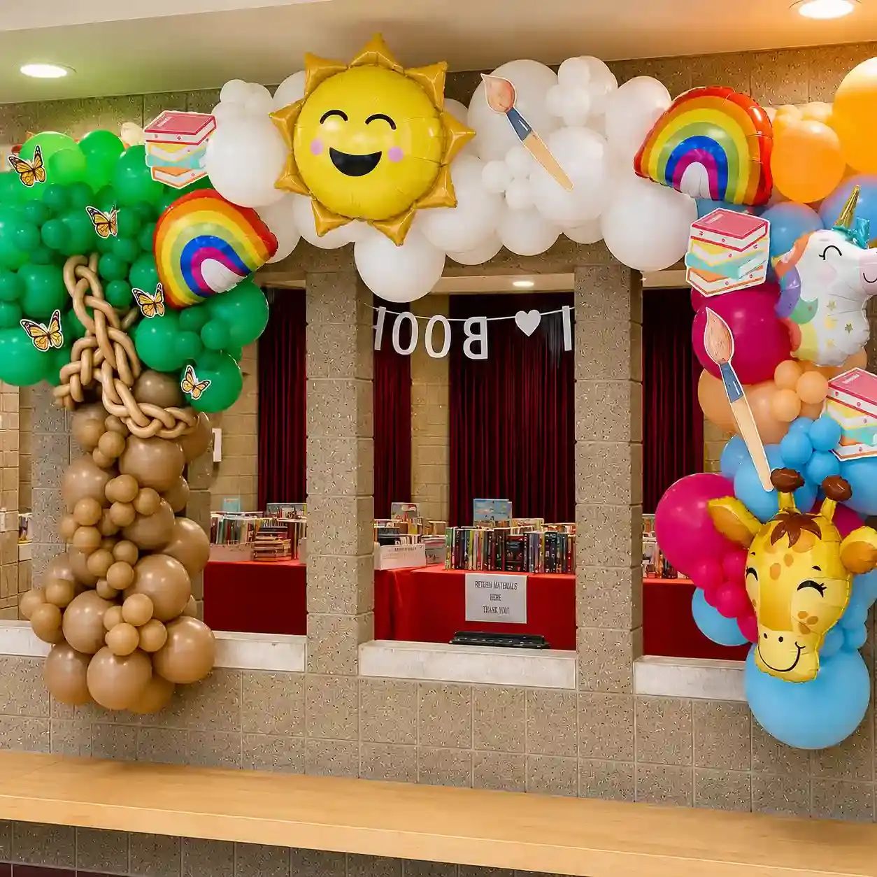 School Theme Balloon Arch – photo 2