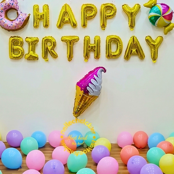 Balloon decoration setup — photo 3