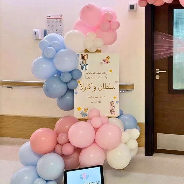 Balloon decoration setup — photo 2