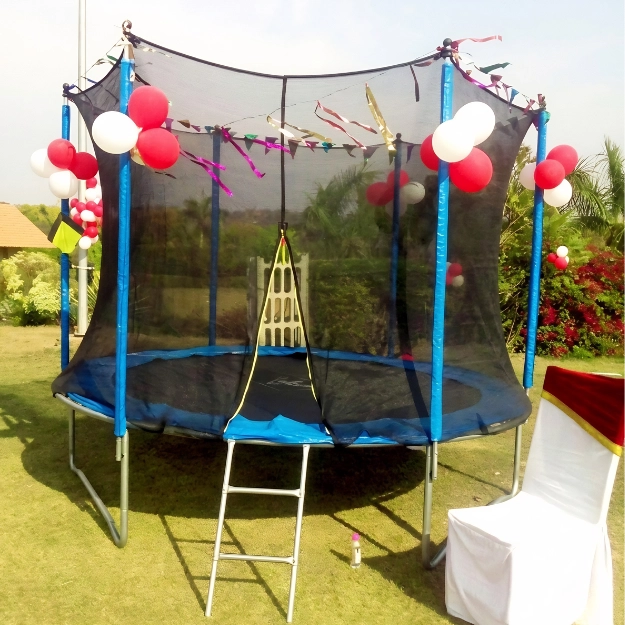 Balloon decoration setup — photo 4